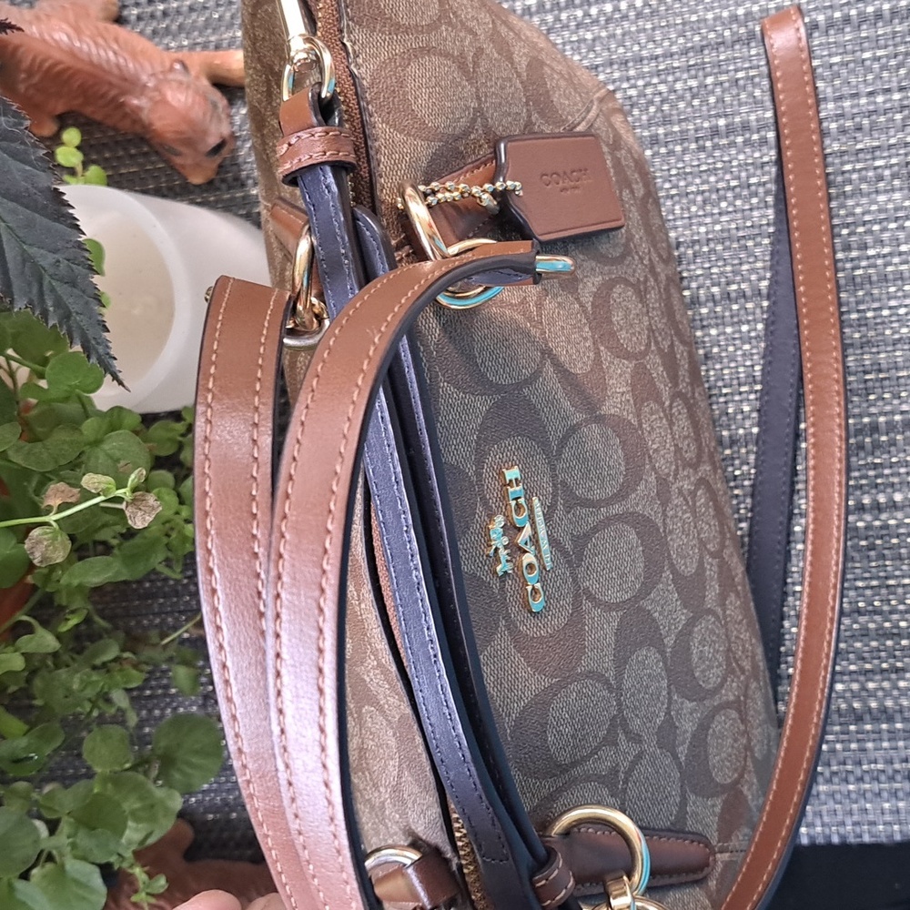 COACH KELSEY F28989 Signature Satchel, Shoulder, or Crossbody, Excellent Cond. - Picture 10 of 13